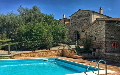 Villa San Giovanni: Lucht, Water, Fabriek, Eigendom, Gebouw, Azure, Venster, Zwembad, Boom, Rechthoek