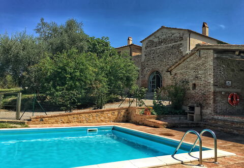 Villa San Giovanni: Lucht, Water, Fabriek, Eigendom, Gebouw, Azure, Venster, Zwembad, Boom, Rechthoek