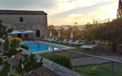 Villa Delle Palme: Wolk, Fabriek, Water, Lucht, Dag, Gebouw, Zwembad, Venster, Boom, Landschap