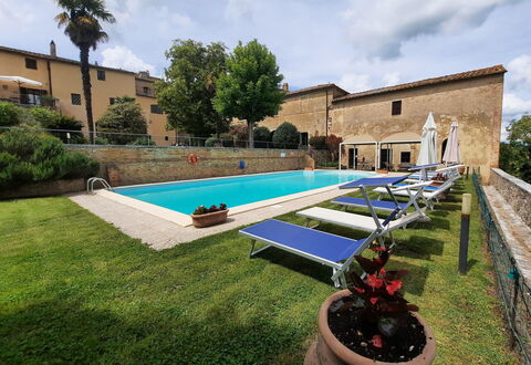 Villa Delle Palme: Fabriek, Wolk, Lucht, Eigendom, Gebouw, Bloempot, Boom, Stedelijk Ontwerp, Schaduw, Vrije Tijd