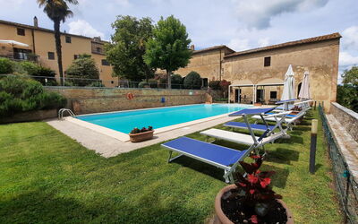 Villa Delle Palme: Fabriek, Wolk, Lucht, Eigendom, Gebouw, Bloempot, Boom, Stedelijk Ontwerp, Schaduw, Vrije Tijd