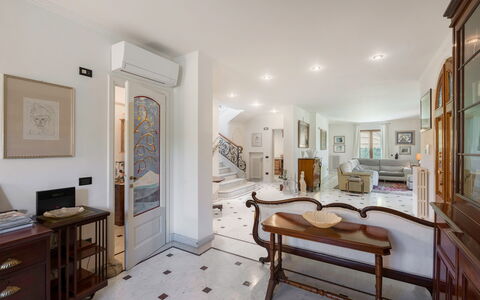 Villa Le Fontanelle In Forte Dei Marmi With Ac