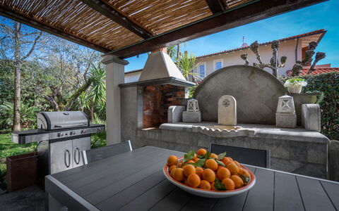 Villa Le Fontanelle In Forte Dei Marmi With Ac: Voedsel, Eigendom, Fabriek, Gebouw, Tafel, Lucht, Interieur Ontwerp, Architectuur, Schaduw, Hout