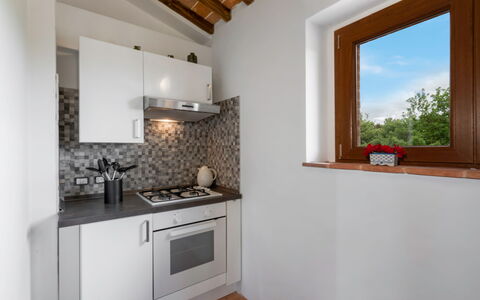 Vineyard’s Cottage With Pool, Ac, Wifi - Siena: Cabinetry, Eigendom, Countertop, Hout, Venster, Interieur Ontwerp, Verlichting, Flooring, Verdieping, Toestel Van De Keuken