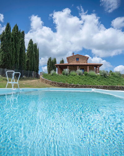 Vineyard’s Cottage With Pool, Ac, Wifi - Siena: Wolk, Water, Lucht, Fabriek, Eigendom, Boom, Azure, Gebouw, Zwembad, Natuurlijk Landschap