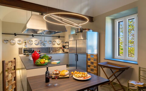 Sunset Sea View, Baratti, Populonia, Wifi, Ac: Tafel, Meubilair, Eigendom, Venster, Tableware, Cabinetry, Gebouw, Stoel, Interieur Ontwerp, Voedsel