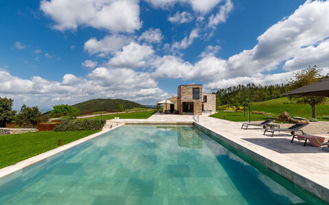 Villa Velari In Volterra With Private Pool, Ac: Wolk, Water, Lucht, Fabriek, Gebouw, Zwembad, Azure, Boom, Huis, Zwemwater