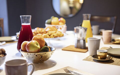 Mulino Morandi: Voedsel, Tafel, Tableware, Meubilair, Dishware, Drinkware, Bord, Kop, Serveware, Ingrediënt