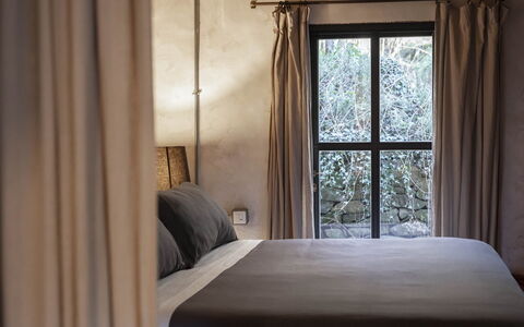 Mulino Morandi: Meubilair, Gebouw, Comfort, Venster, Hout, Schaduw, Textiel, Interieur Ontwerp, Gordijn