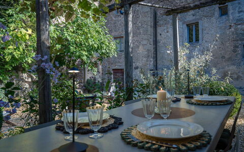 Casa Di Pietro In Vivo D'orcia, Pool: Meubilair, Muur, Tafel, Stoel, Verlichting, Keuken En Eettafel, Interieur Ontwerp, Restaurant, Kamerplant, Eetkamer