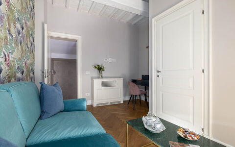 Torretta Penthouse Luxury Apartment In Florence By: Interieur Ontwerp, Meubilair, Flooring, Muur, Verdieping, Hout, Kamer, Textiel, Huis, Woonkamer