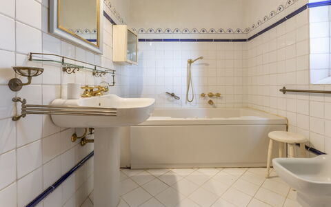 Villa Montegattoli, Pool, Landscape, Wifi, Ac: Kraan, Loodgieterswerkinrichting, Spiegel, Wastafel, Bad, Wastafel In De Badkamer, Badkamer, Purper, Architectuur