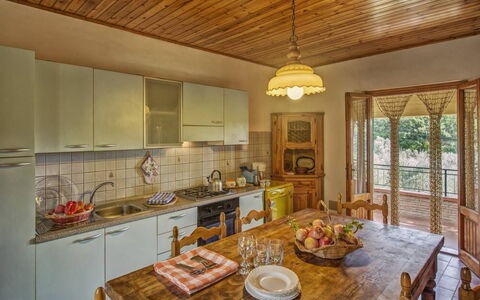 Leccino: Eigendom, Cabinetry, Tafel, Countertop, Keuken, Wastafel, Interieur Ontwerp, Hout, Verlichting, Venster