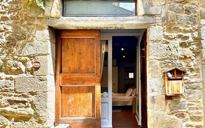 Vicolo Della Scala Rooms: Eigendom, Deur, Gebouw, Hout, Architectuur, Steen, Home Deur, Facade, Metselwerk