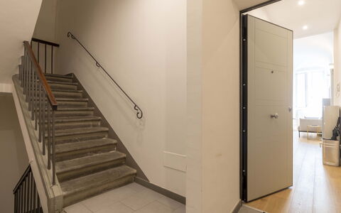 Atelier la Scala: Gebouw, Hout, Huis, Flooring, Trap, Hal, Onroerend Goed, Deur, Hardwood