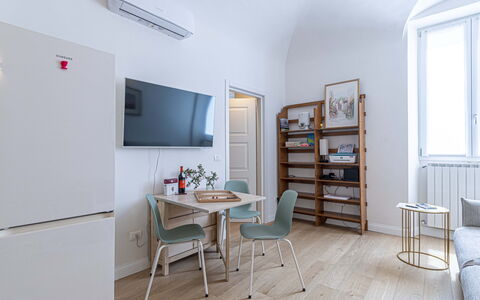 Atelier la Scala: Meubilair, Eigendom, Tafel, Stoel, Hout, Interieur Ontwerp, Gebouw, Woonkamer, Verdieping, Plank