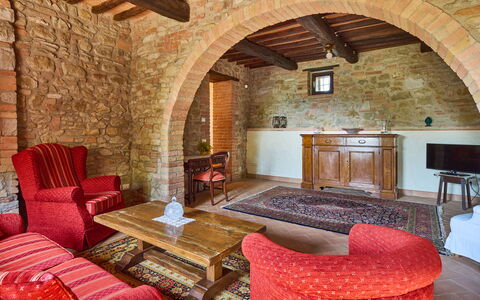 Villa Conte Jacopo: Meubilair, Eigendom, Tafel, Gebouw, Hout, Stoel, Verlichting, Interieur Ontwerp, Woonkamer, Verdieping