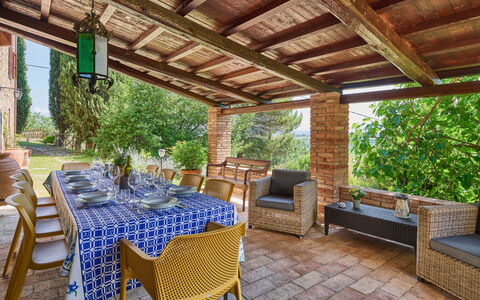 Villa Conte Jacopo: Meubilair, Eigendom, Fabriek, Stoel, Hout, Verlichting, Tafel, Interieur Ontwerp, Buitenmeubels, Schaduw