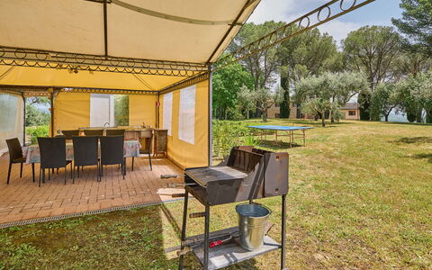 Villa Conte Jacopo: Fabriek, Meubilair, Stoel, Schaduw, Boom, Gras, Gebouw, Vrije Tijd, Openbare Ruimte, Wolk