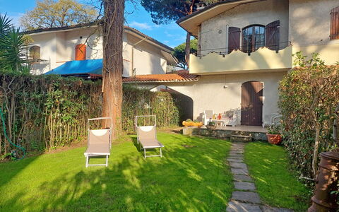 Dimora Del Capitano: Fabriek, Venster, Gebouw, Lucht, Natuur, Boom, Land Lot, Architectuur, Gras, Huis