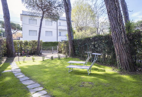 Dimora Del Capitano: Fabriek, Eigendom, Openluchtbank, Lucht, Gebouw, Boom, Land Lot, Vegetation, Architectuur, Buitenmeubels