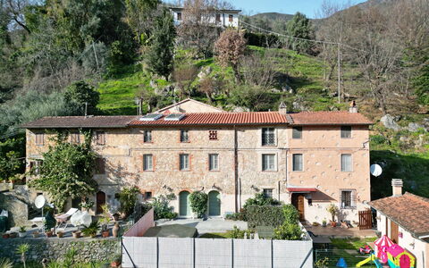 Casa Montebello: Fabriek, Eigendom, Gebouw, Venster, Lucht, Boom, Huis, Woongebied, Onroerend Goed, Dak