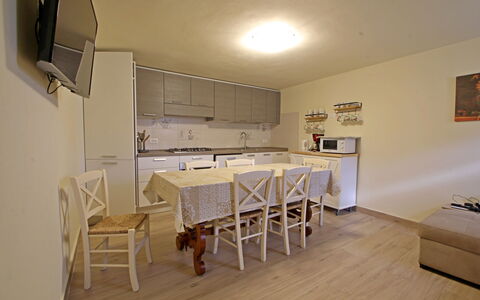 Casa Montebello: Meubilair, Tafel, Hout, Fotolijst, Interieur Ontwerp, Stoel, Flooring, Gebouw, Verdieping, Huis