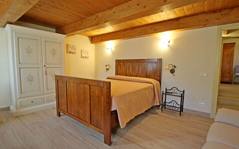 Casa Montebello: Meubilair, Hout, Gebouw, Comfort, Interieur Ontwerp, Verdieping, Flooring, Beits, Muur, Deur