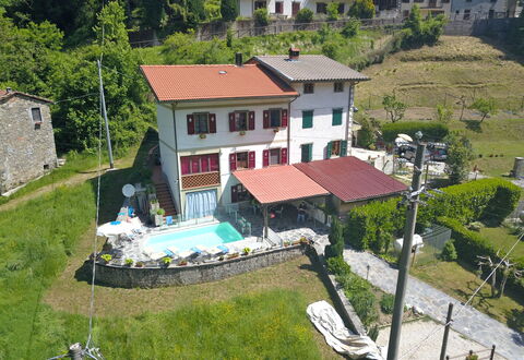 Villa La Rocca: Gebouw, Venster, Huis, Stedelijk Ontwerp, Boom, Vrije Tijd, Landschap, Onroerend Goed, Landelijk Gebied, Verblijf