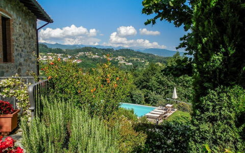 Villa Gelsomino: Bloem, Fabriek, Lucht, Wolk, Venster, Gebouw, Groen, Natuurlijk Landschap, Boom, Land Lot