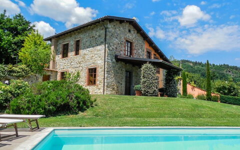 Villa Gelsomino: Wolk, Lucht, Water, Fabriek, Gebouw, Eigendom, Groen, Blauw, Azure, Boom