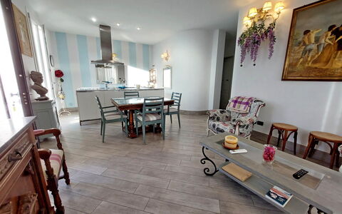 Appartamento Mare Azzurro: Eigendom, Meubilair, Fotolijst, Tafel, Gebouw, Hout, Architectuur, Interieur Ontwerp, Flooring, Verdieping