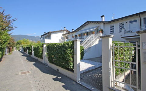 Appartamento Mare Azzurro: Lucht, Eigendom, Gebouw, Fabriek, Venster, Boom, Stedelijk Ontwerp, Helling, Weg Oppervlak