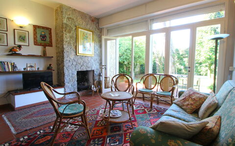 Casa La Pineta: Meubilair, Eigendom, Fotolijst, Bankstel, Stoel, Interieur Ontwerp, Hout, Architectuur, Verdieping, Flooring