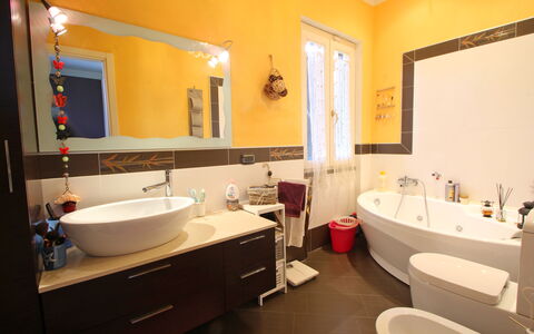 Panorama: Spiegel, Kraan, Wastafel, Loodgieterswerkinrichting, Eigendom, Fotograaf, Wastafel In De Badkamer, Badkamer, Blauw, Purper