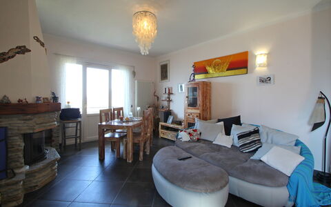 Panorama: Meubilair, Eigendom, Tafel, Bankstel, Interieur Ontwerp, Fotolijst, Hout, Woonkamer, Verdieping, Flooring