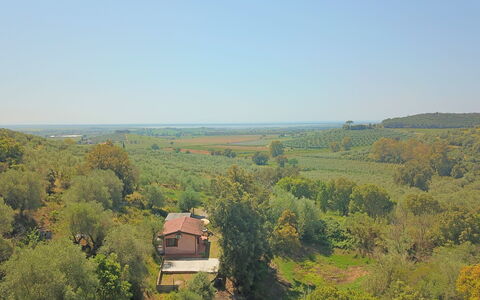 La Casetta: Lucht, Plantengemeenschap, Fabriek, Venster, Natuurlijk Landschap, Land Lot, Boom, Huis, Gras, Grasland