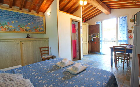 La Casetta: Meubilair, Eigendom, Tafel, Hout, Interieur Ontwerp, Verdieping, Flooring, Muur, Venster, Onroerend Goed