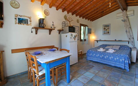 La Casetta: Meubilair, Gebouw, Tafel, Azure, Blauw, Hout, Huis, Interieur Ontwerp, Fotolijst, Verdieping