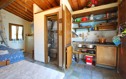 La Casetta: Eigendom, Meubilair, Gebouw, Blauw, Cabinetry, Hout, Interieur Ontwerp, Countertop, Verdieping, Toestel Van De Keuken