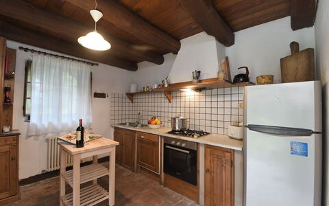 Villa Del Mulino: Cabinetry, Eigendom, Countertop, Fornuis, Keuken, Toestel Van De Keuken, Hout, Interieur Ontwerp, Fornuis, Cooktop