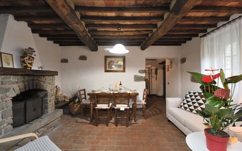 Villa Del Mulino: Fabriek, Fotolijst, Tafel, Interieur Ontwerp, Hout, Kamerplant, Stoel, Gebouw, Woonkamer, Huis