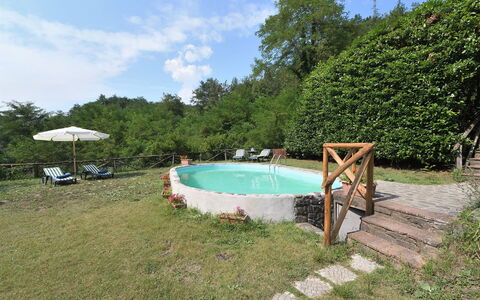 Casa Antelminelli: Water, Wolk, Fabriek, Lucht, Zwembad, Schaduw, Boom, Buitenmeubels, Vrije Tijd, Natuurlijk Landschap