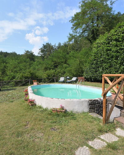 Casa Antelminelli: Water, Wolk, Fabriek, Lucht, Zwembad, Schaduw, Boom, Buitenmeubels, Vrije Tijd, Natuurlijk Landschap