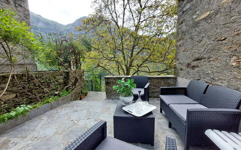 Casa Le Grotte: Lucht, Fabriek, Gebouw, Boom, Bankstel, Wolk, Slaapbank, Verblijf, Onroerend Goed, Bloempot