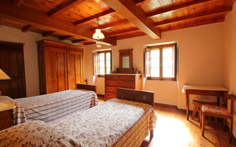 Casa Le Grotte: Meubilair, Eigendom, Venster, Tafel, Hout, Comfort, Interieur Ontwerp, Verdieping, Lamp, Gebouw