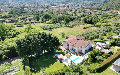 Casa Luigi: Fabriek, Lucht, Groen, Gebouw, Boom, Natuurlijk Landschap, Land Lot, Stedelijk Ontwerp, Buurt, Landschap