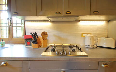 Villa L'antico Casale: Countertop, Cabinetry, Gootsteen, Eigendom, Toestel Van De Keuken, Gasfornuis, Keuken, Fornuis, Cooktop, Wastafel