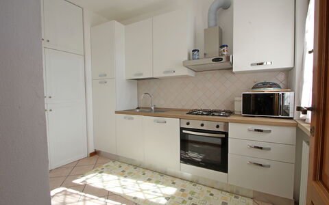 Appartamento Levante: Cabinetry, Countertop, Gebouw, Kraan, Lade, Fornuis, Hout, Keuken, Cooktop, Wastafel