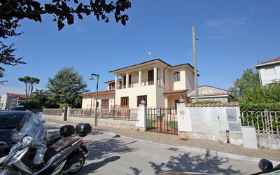 Appartamento Levante: Lucht, Gebouw, Eigendom, Fabriek, Wiel, Venster, Infrastructuur, Weg Oppervlak, Boom